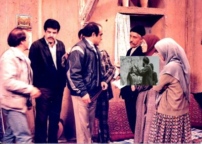 در عکس مجید بهشتی تهیه کننده و کارگردان سریال به اتفاق َعوامل تولید و بازیگران کار در استودیو گلستان 1365